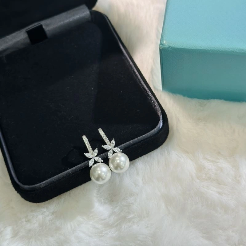 Sleek Tiffany Earrings 253795