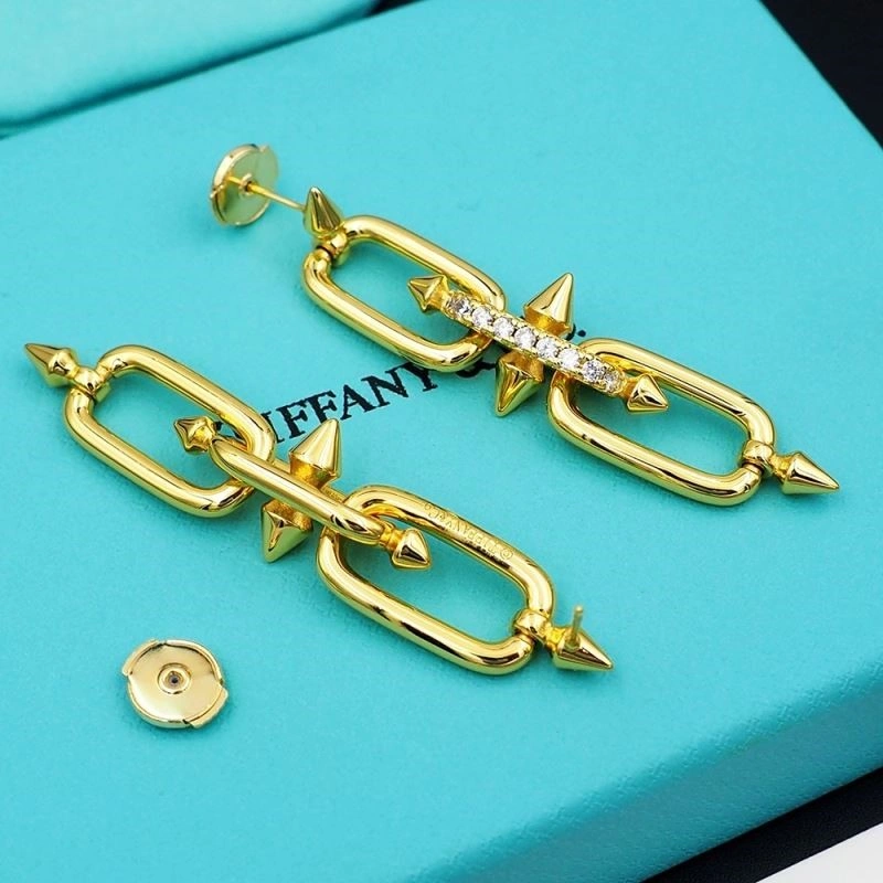 Tiffany Earrings Snug 253240