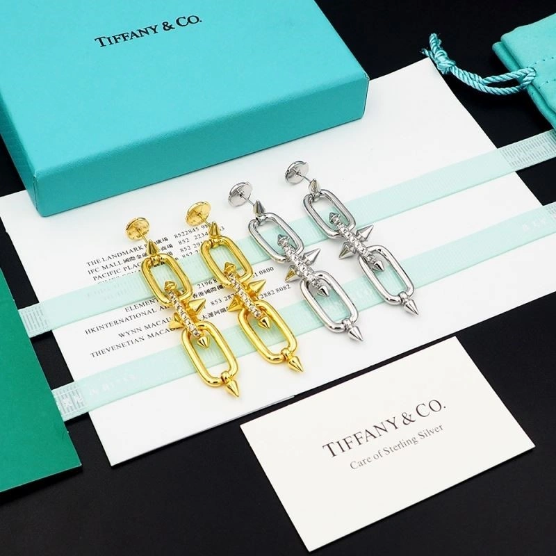 Tiffany Earrings Snug 253240