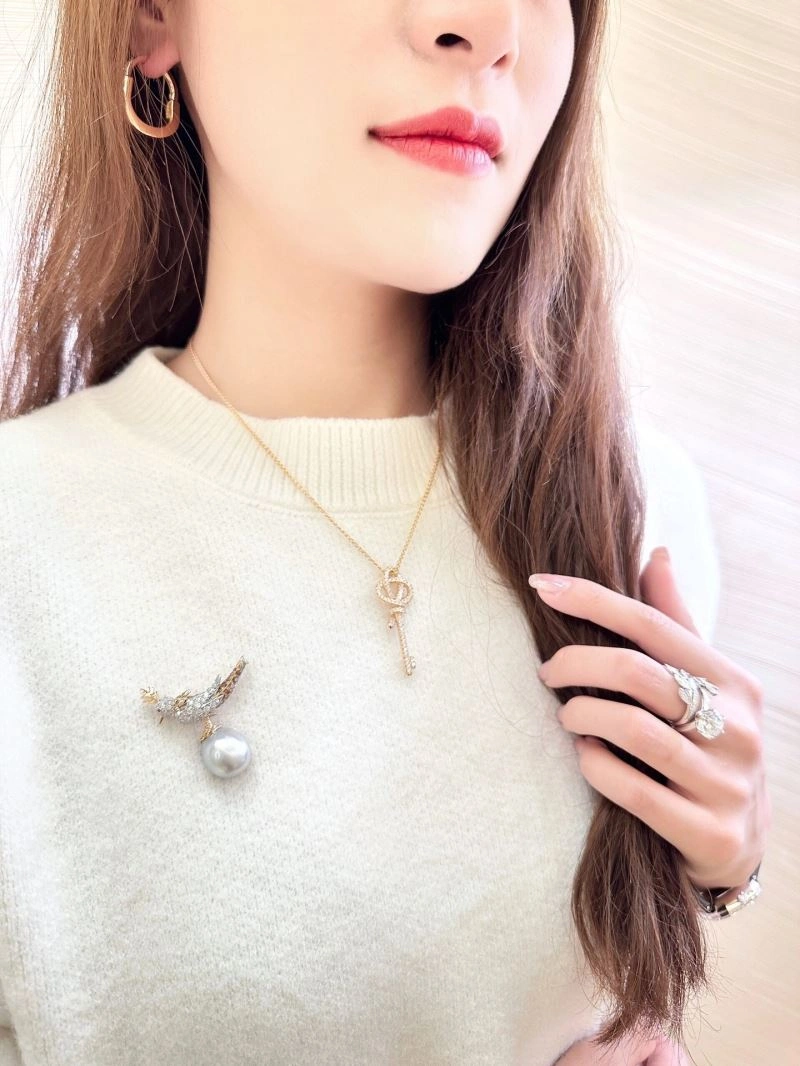 TechFriendly Tiffany Necklaces 253325