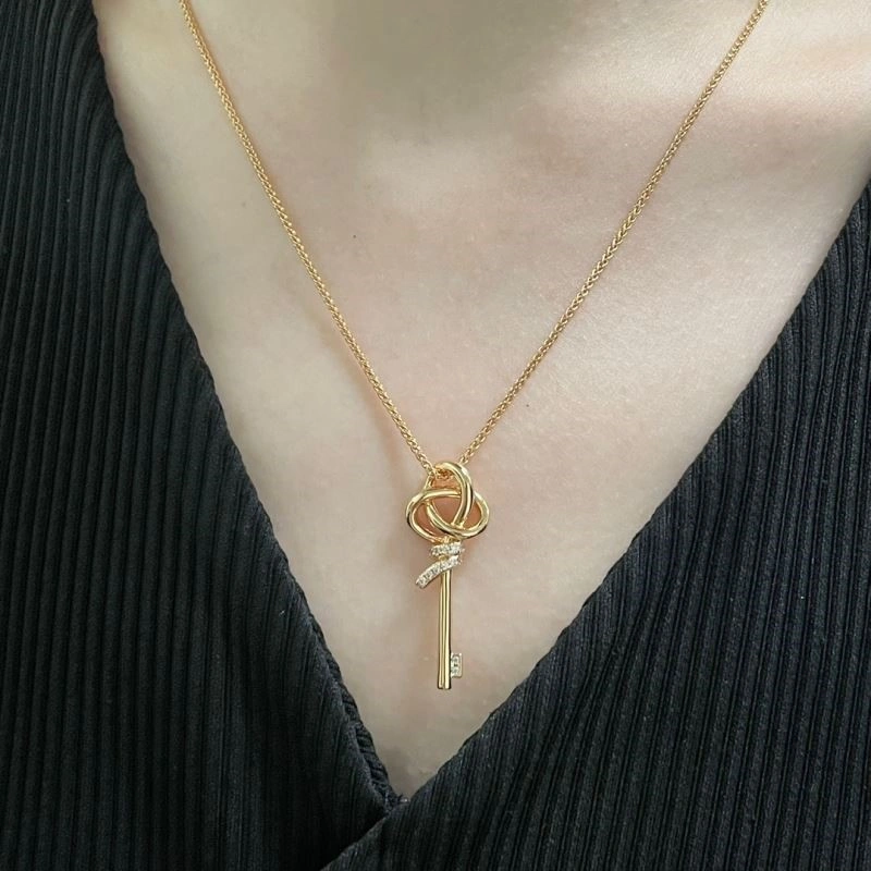 Sleek Tiffany Necklaces 253114