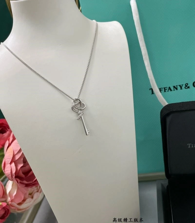 Sleek Tiffany Necklaces 253114