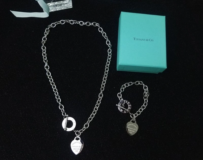 Bright Tiffany Necklaces 252344