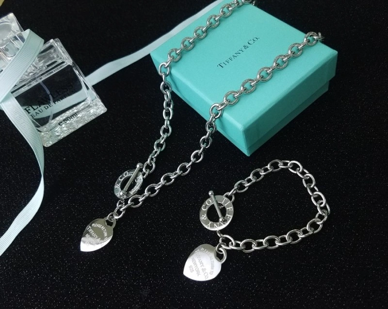 Bright Tiffany Necklaces 252344