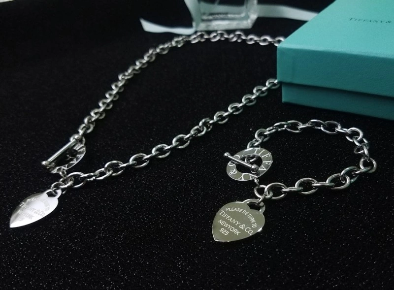 Bright Tiffany Necklaces 252344