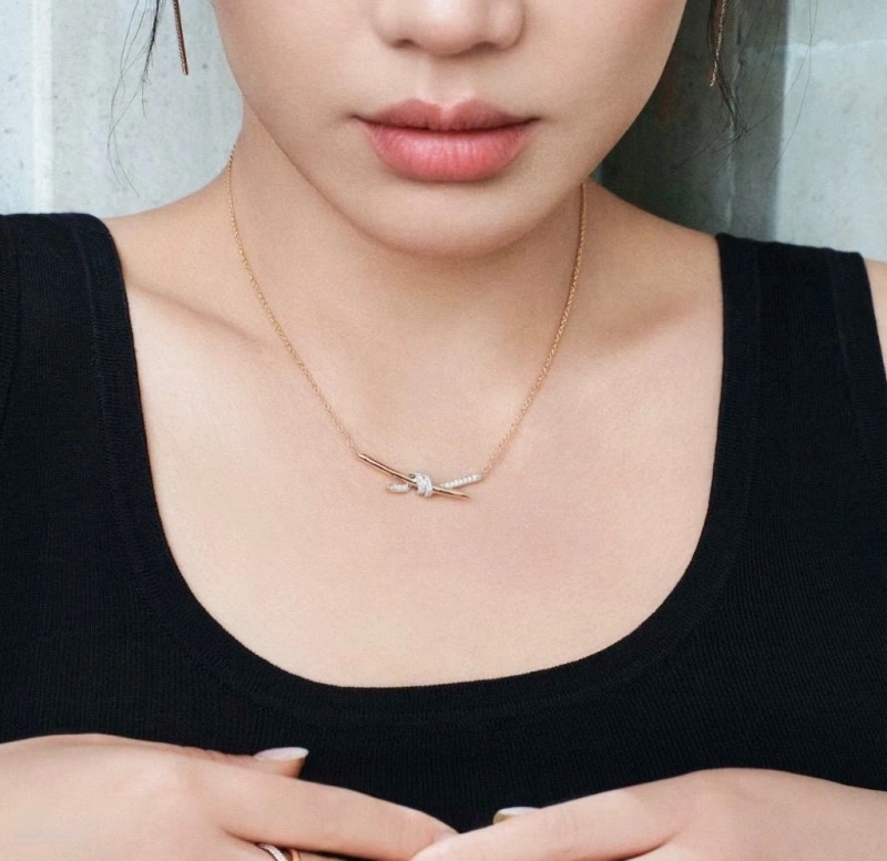 Tiffany Necklaces Lightweight 252317