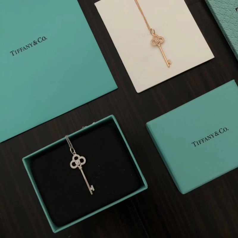 Tiffany Necklaces Sleek 252320