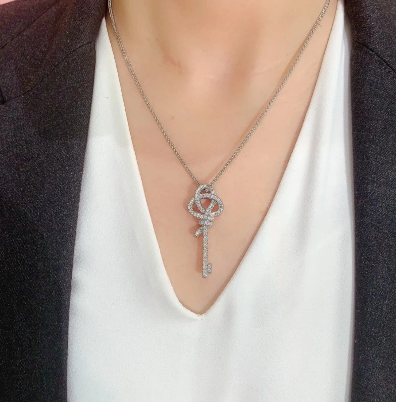 Comfortable Tiffany Necklaces 252332