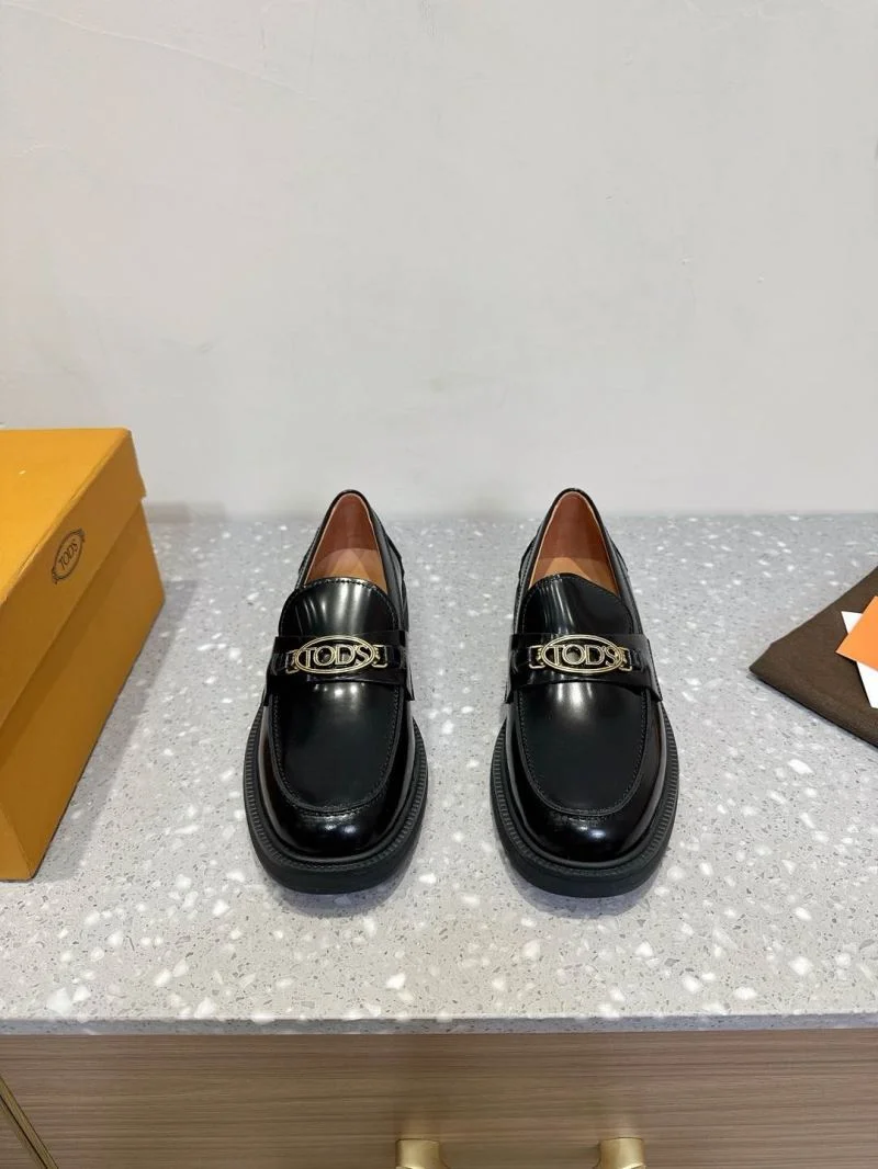 Resilient Tods Shoes 7148