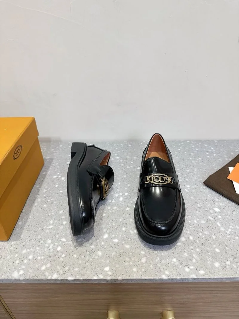 Resilient Tods Shoes 7148