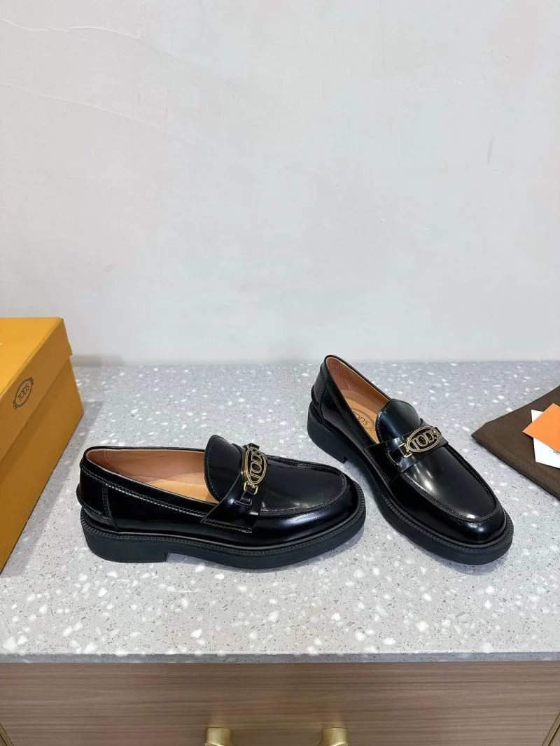 Resilient Tods Shoes 7148
