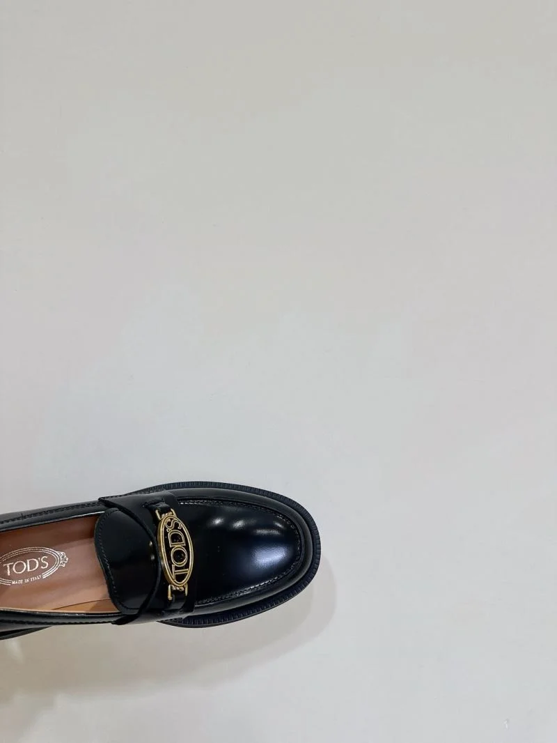 Resilient Tods Shoes 7148