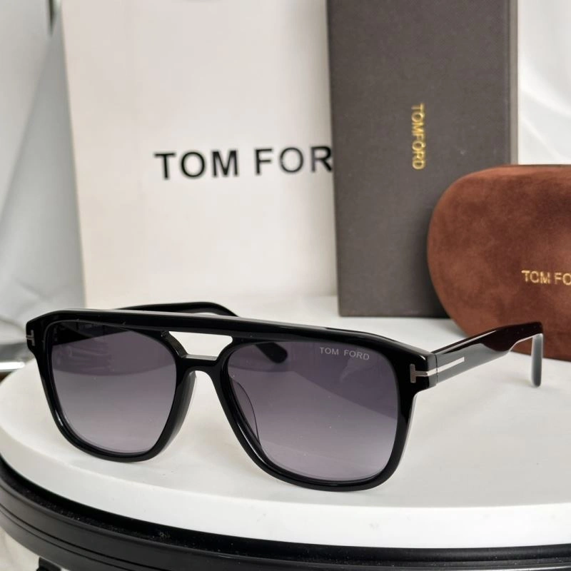 Tom Ford Sunglasses Chic 282338