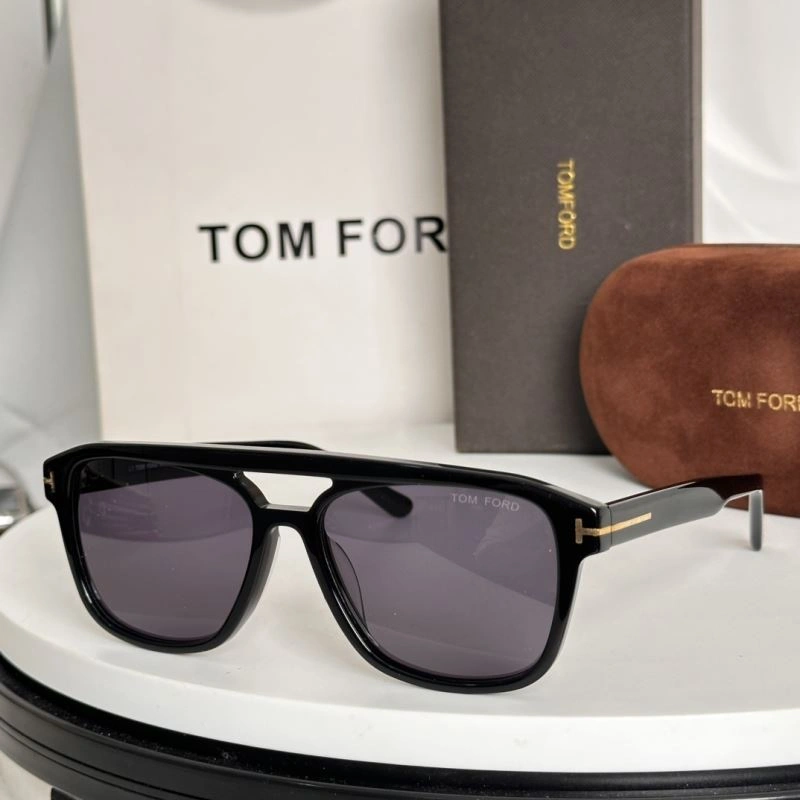 Tom Ford Sunglasses Chic 282338