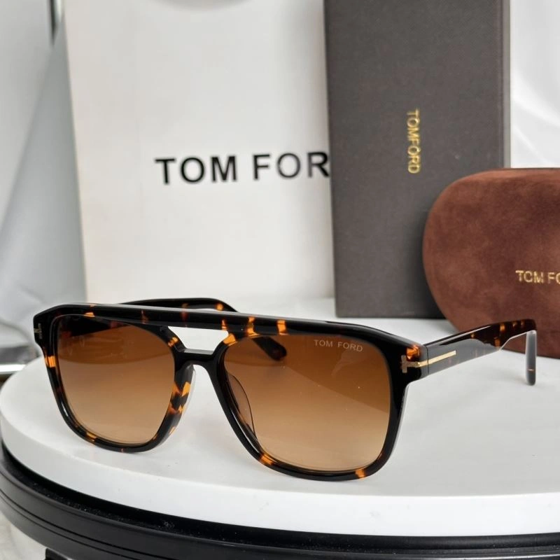 Tom Ford Sunglasses Chic 282338