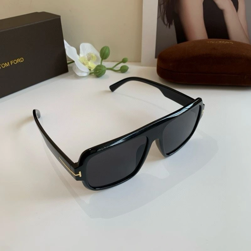 Trendsetting Tom Ford Sunglasses 282307