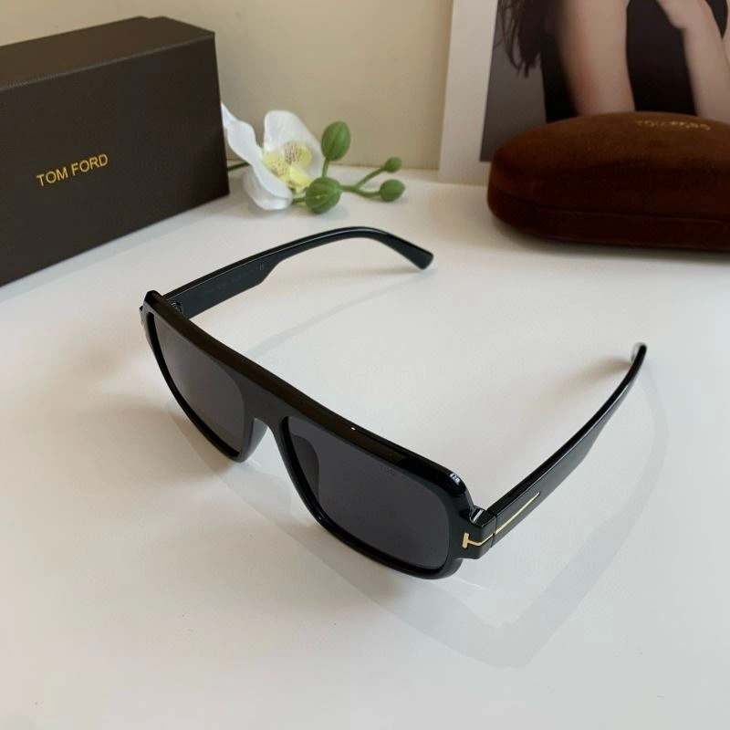 Trendsetting Tom Ford Sunglasses 282307