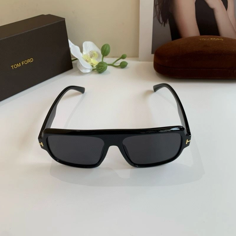 Trendsetting Tom Ford Sunglasses 282307