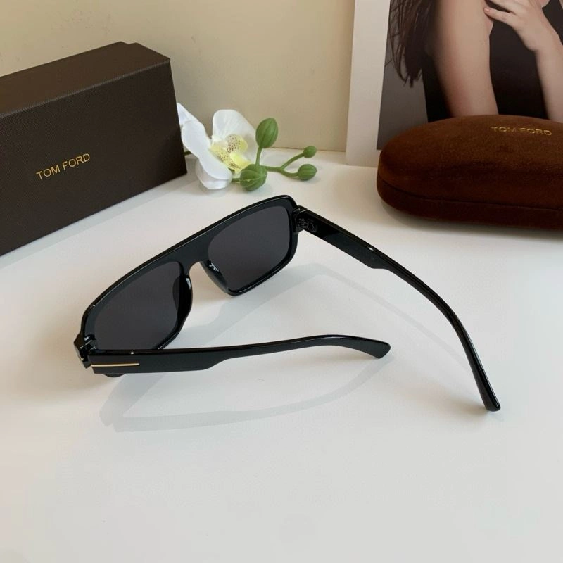 Trendsetting Tom Ford Sunglasses 282307