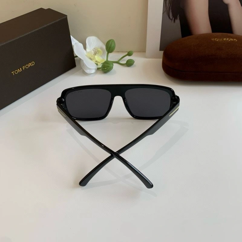 Trendsetting Tom Ford Sunglasses 282307
