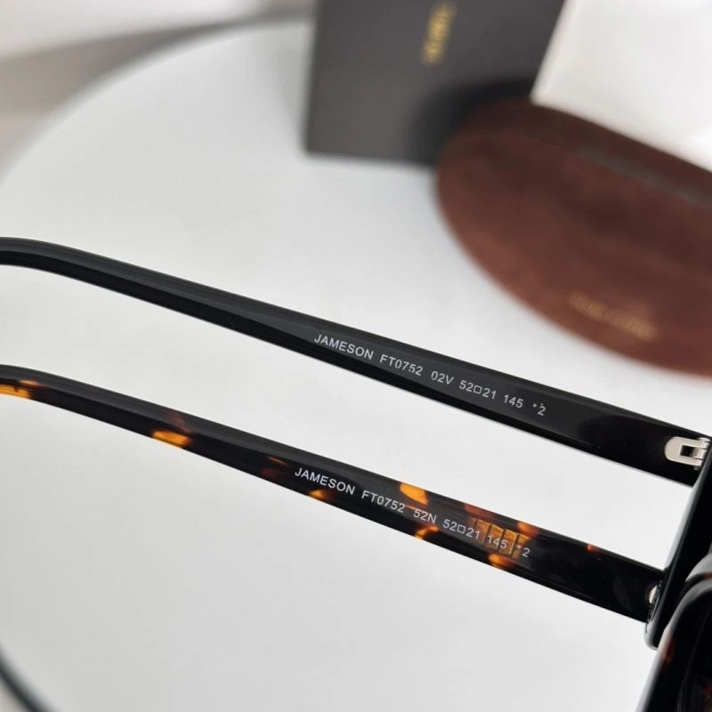Durable Tom Ford Sunglasses 282312