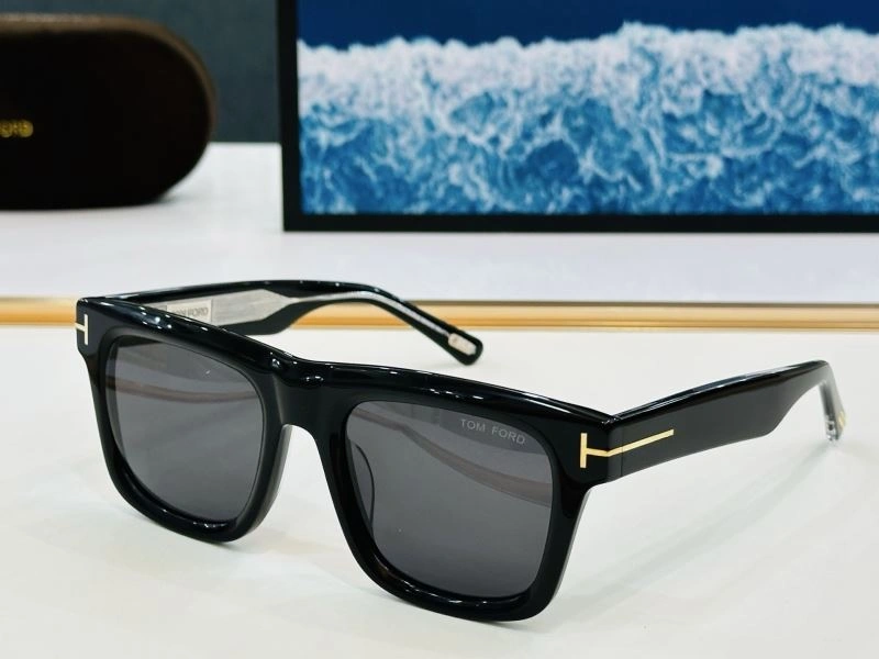 ComfortFit Tom Ford Sunglasses 282370