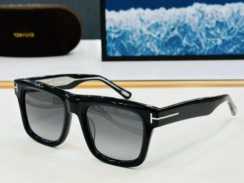ComfortFit Tom Ford Sunglasses 282370