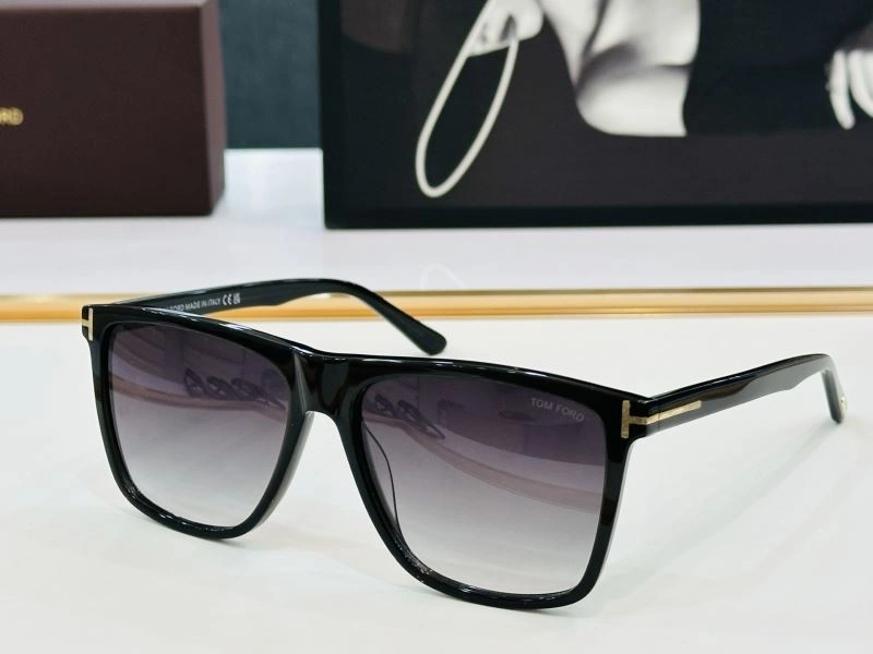 Sustainable Tom Ford Sunglasses 282360