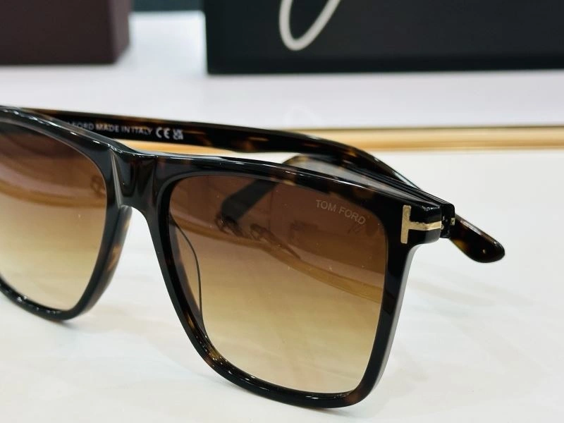 Sustainable Tom Ford Sunglasses 282360