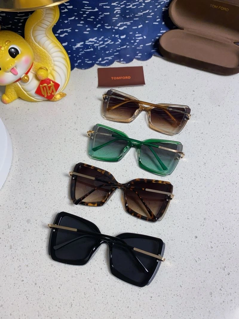 Snug Tom Ford Sunglasses 282354