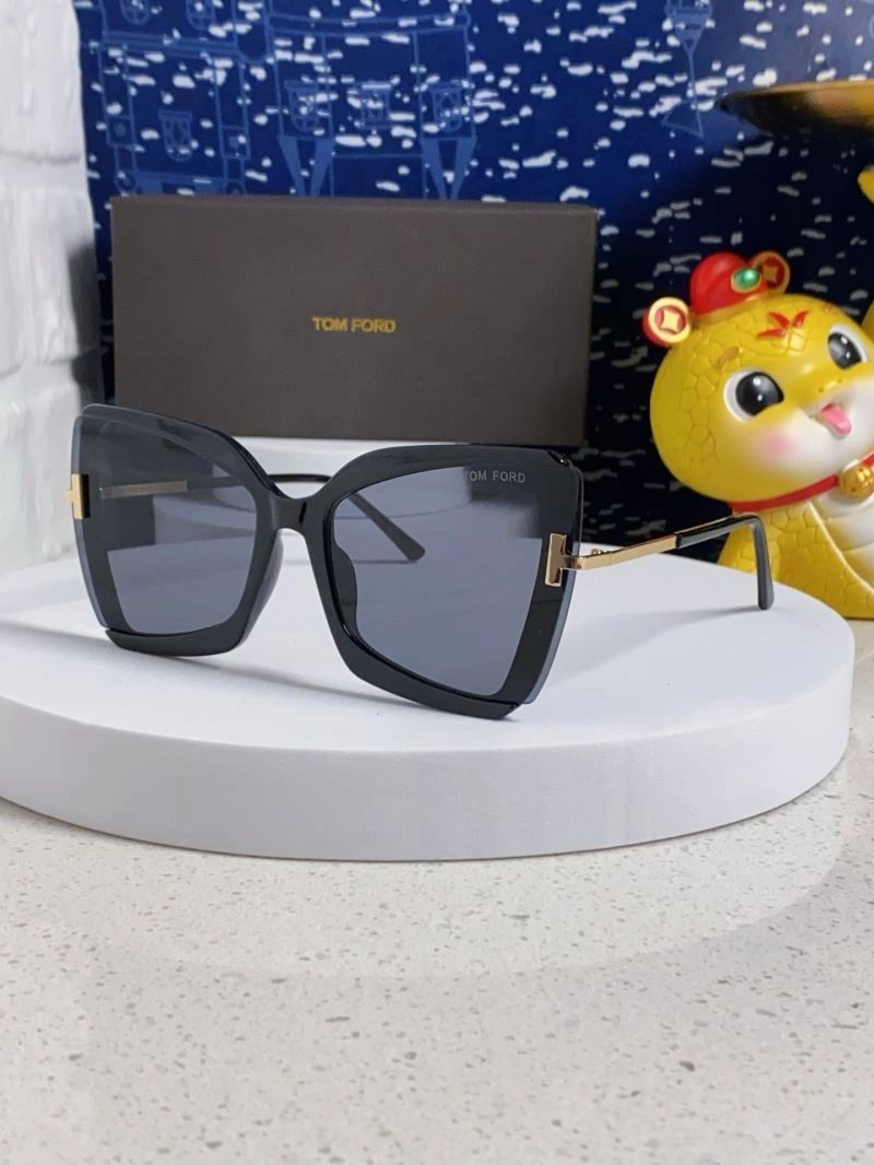 Snug Tom Ford Sunglasses 282354