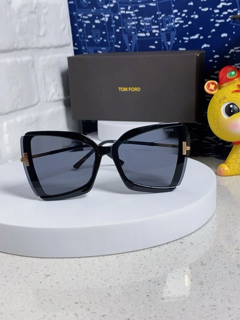 Snug Tom Ford Sunglasses 282354