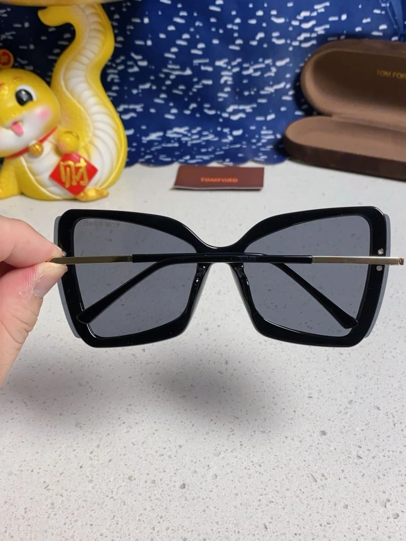 Snug Tom Ford Sunglasses 282354
