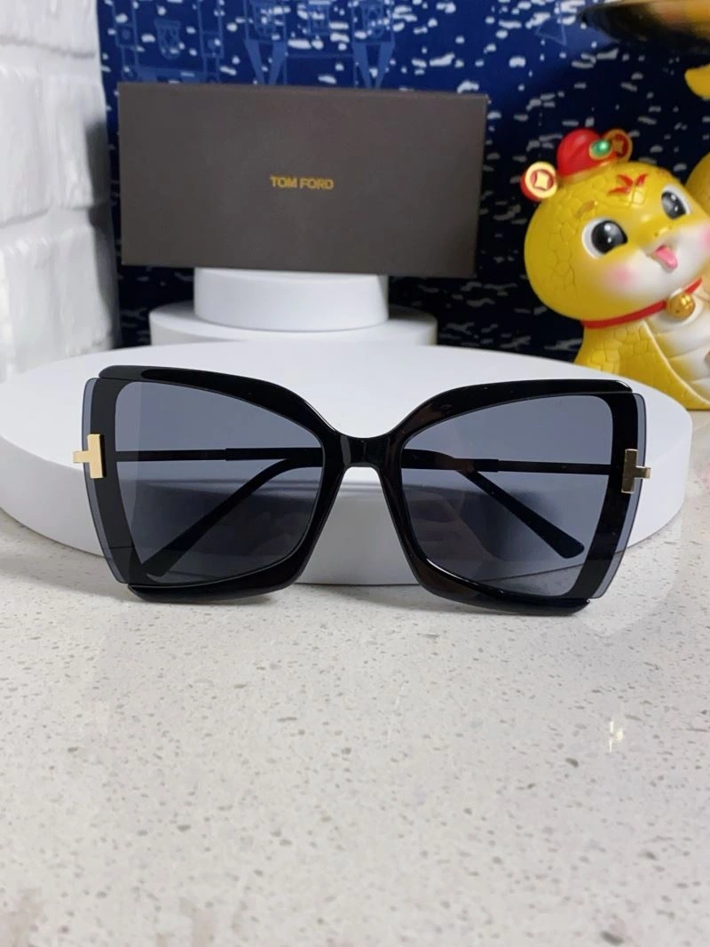 Snug Tom Ford Sunglasses 282354