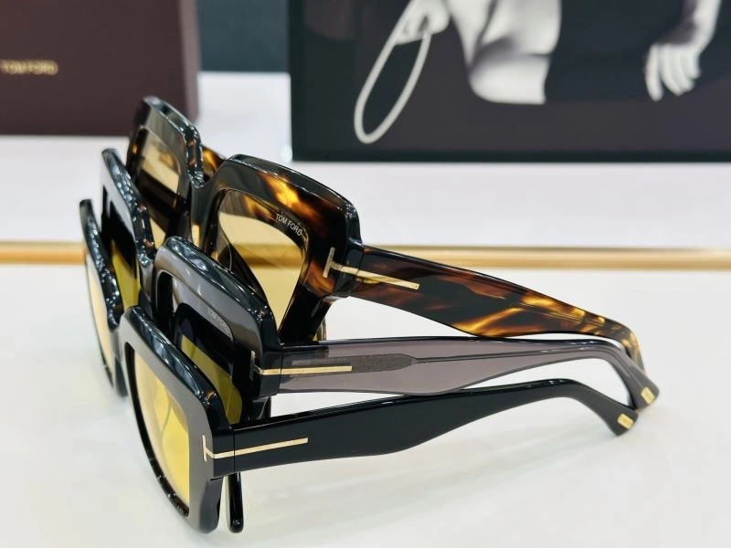 Durable Tom Ford Sunglasses 282357