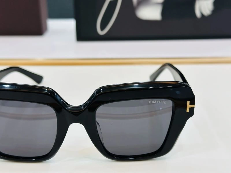 Durable Tom Ford Sunglasses 282357