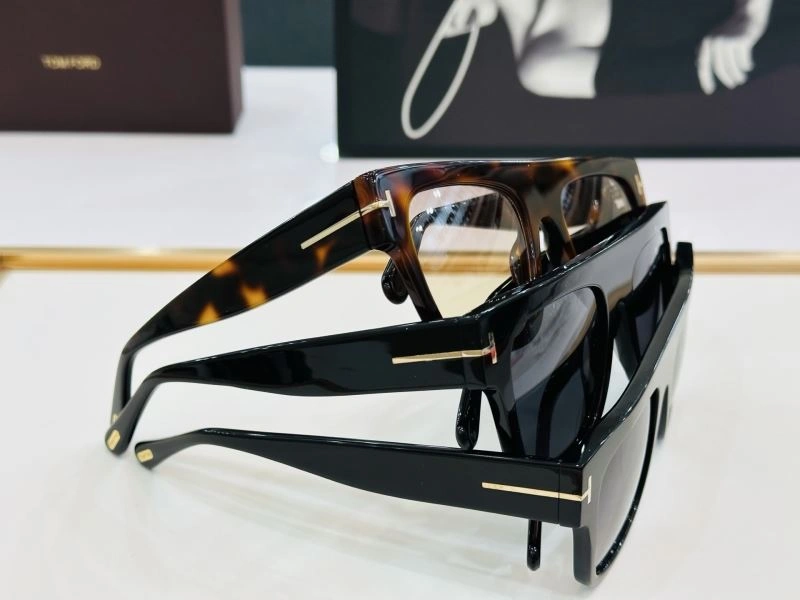 Durable Tom Ford Sunglasses 282361