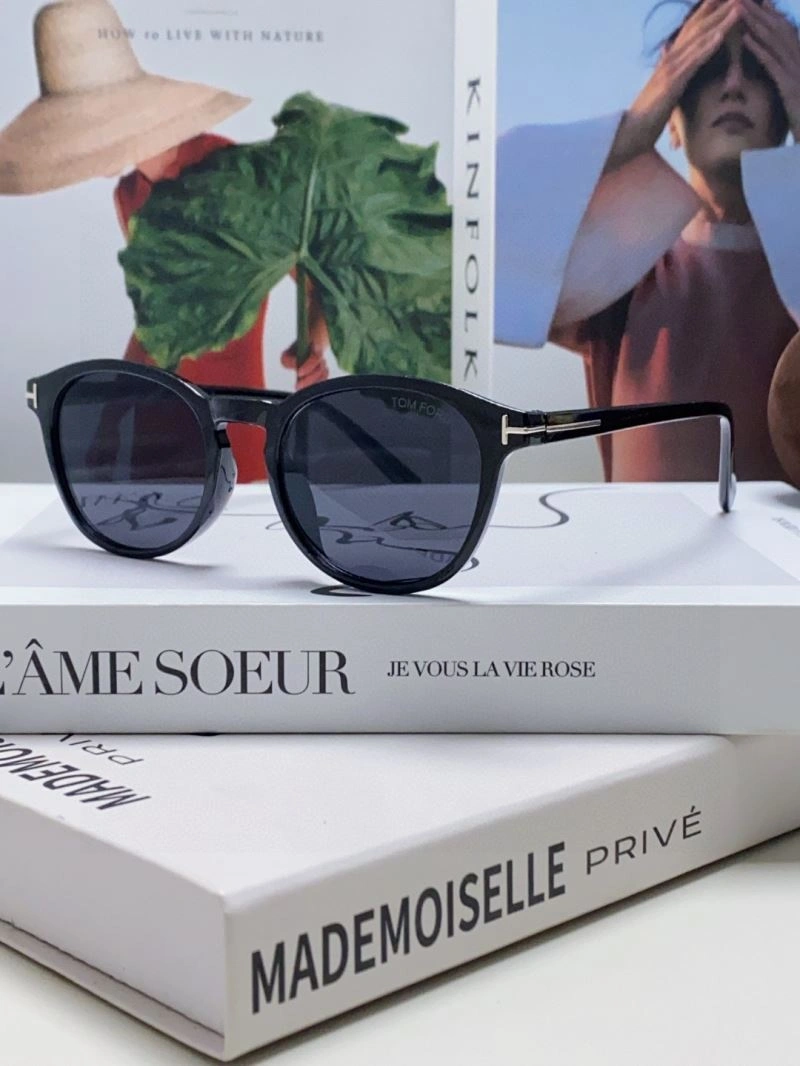 Lightweight Tom Ford Sunglasses 282366