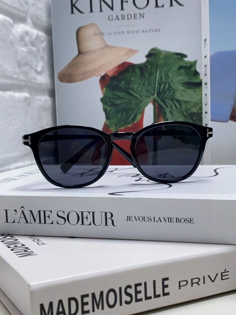 Lightweight Tom Ford Sunglasses 282366