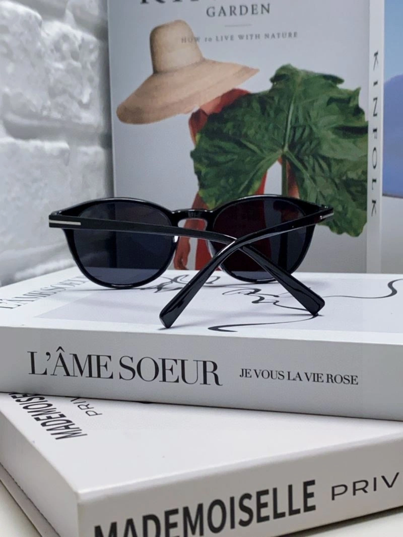 Lightweight Tom Ford Sunglasses 282366