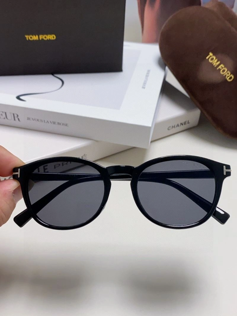 Lightweight Tom Ford Sunglasses 282366