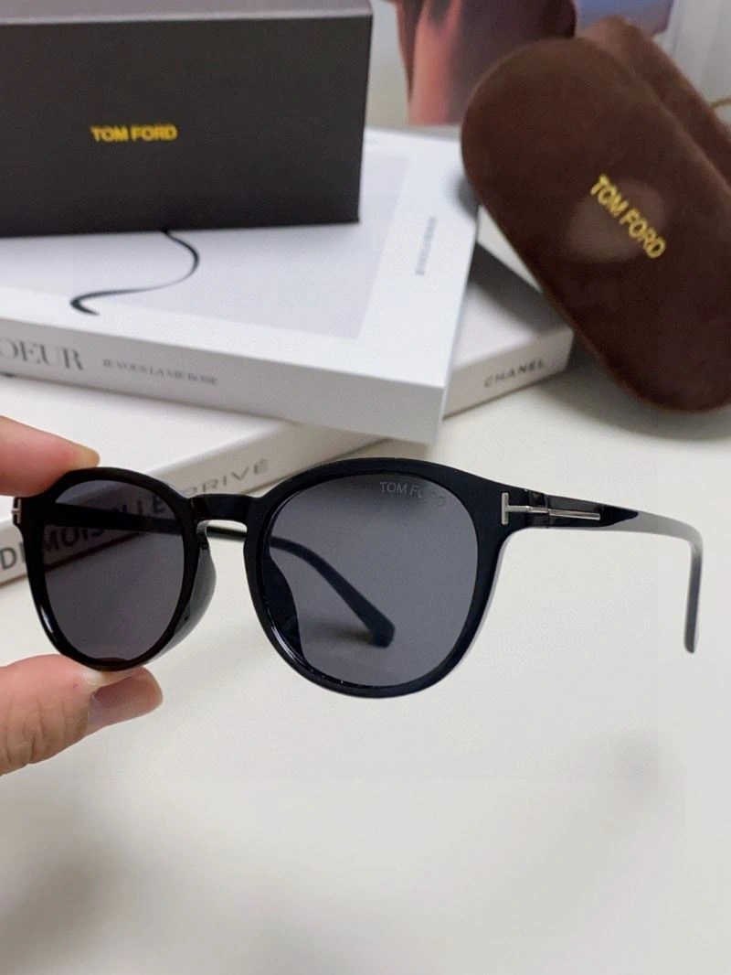 Lightweight Tom Ford Sunglasses 282366