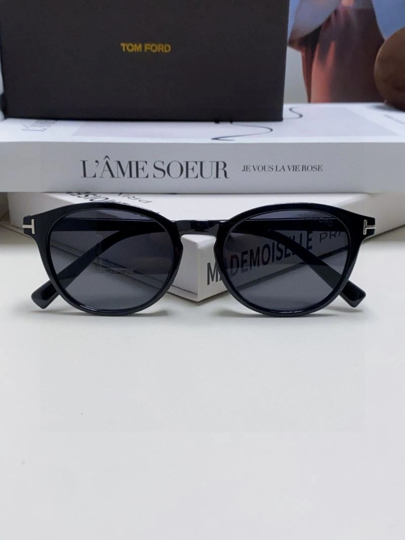 Lightweight Tom Ford Sunglasses 282366