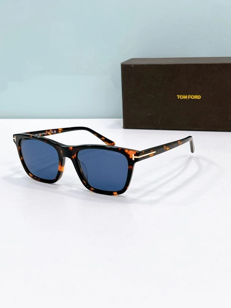 Snug Tom Ford Sunglasses 282418