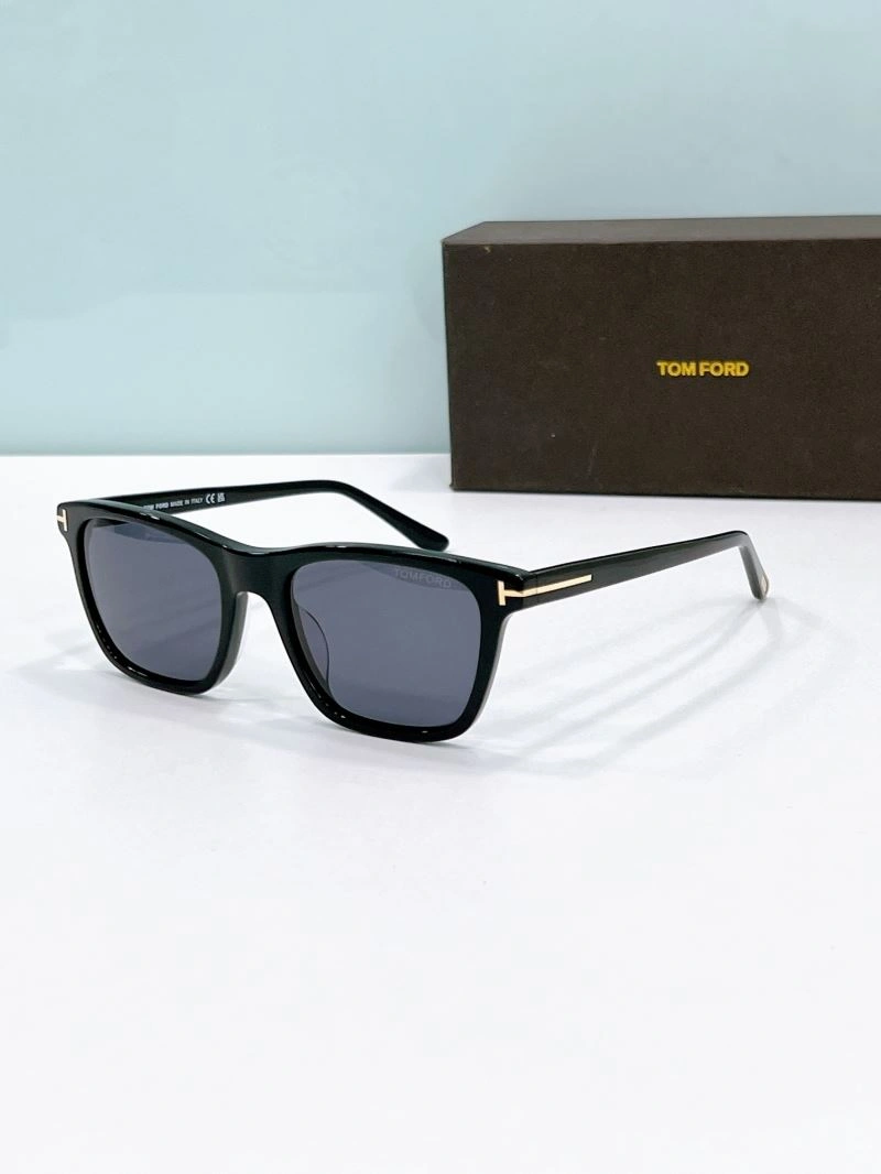 Snug Tom Ford Sunglasses 282418