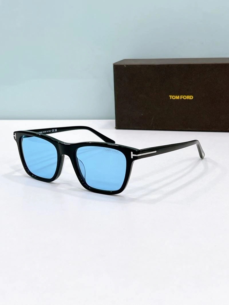 Snug Tom Ford Sunglasses 282418