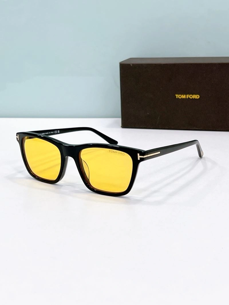 Snug Tom Ford Sunglasses 282418
