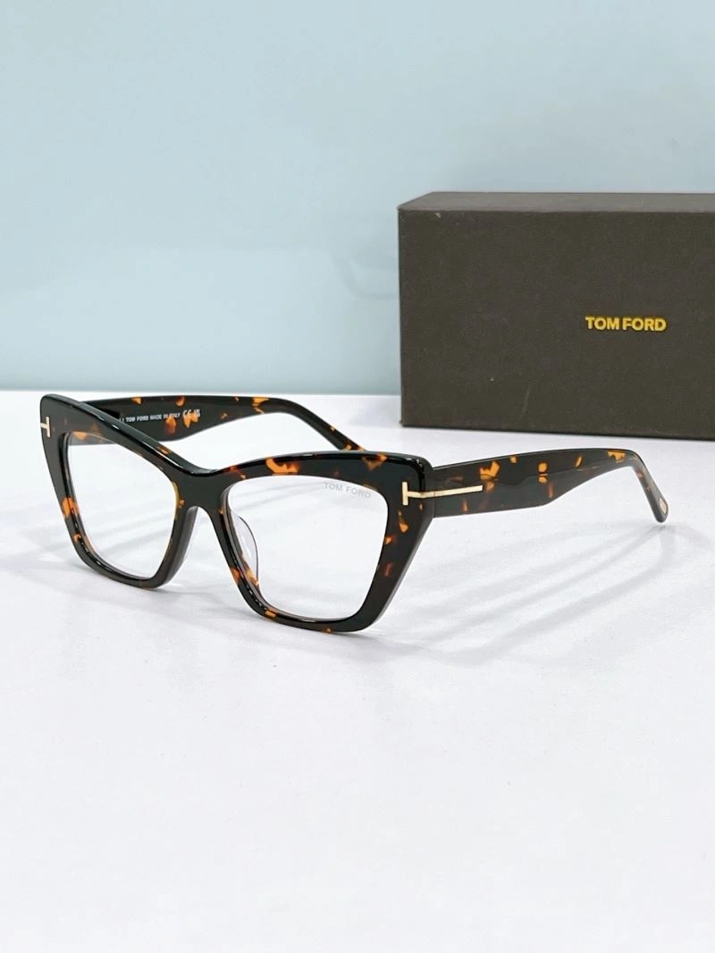 Tom Ford Sunglasses Resilient 282411