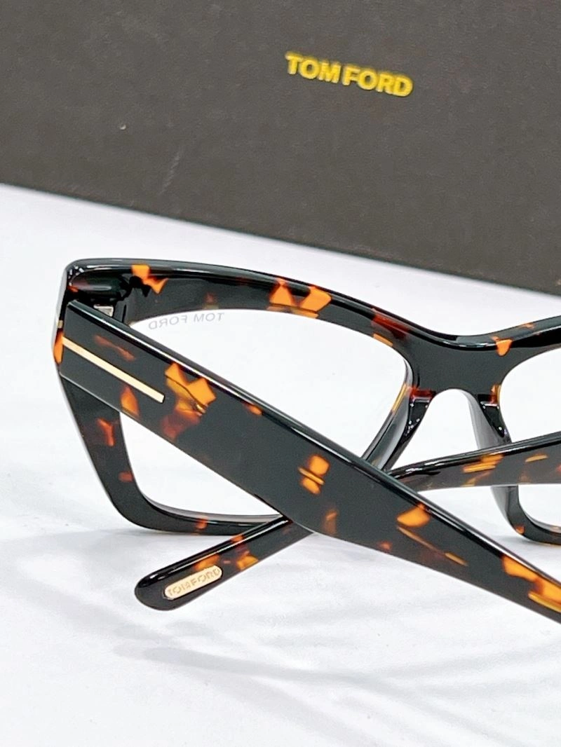 Tom Ford Sunglasses Resilient 282411