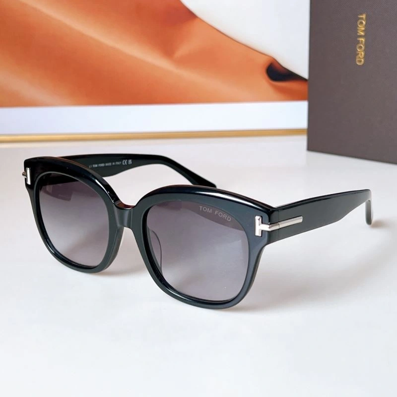 Effortless Tom Ford Sunglasses 282385